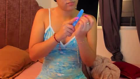 Snapshot of laura_soe chatting on 10.05.25 LAURA SOE online show from 10.05.25