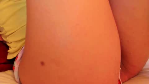 Snapshot of laura_soe chatting on 11.08.25 LAURA SOE online show from 11.08.25