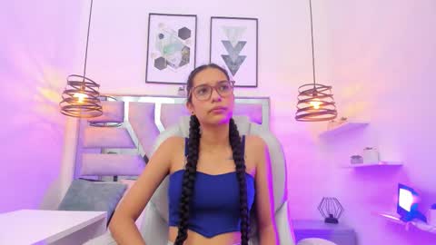 laura stuar online show from 11.26.25