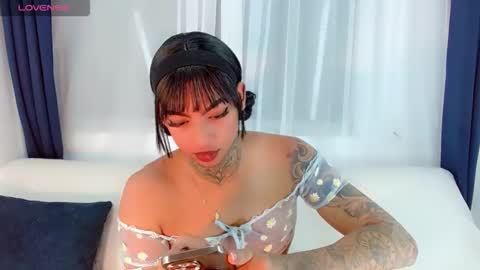 Laura online show from 12.19.25