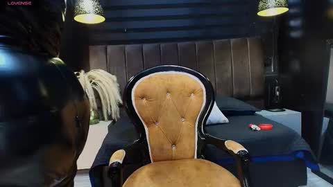 Snapshot of laura_wallets chatting on 02.26.26 Laura wallets online show from 02.26.26