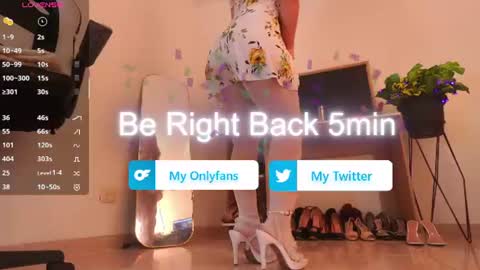 Snapshot of laura_zans_ chatting on 07.11.26 Laura Zans I am sensual goddes and i was born for loveworshipping and enjoyment. online show from 07.11.26