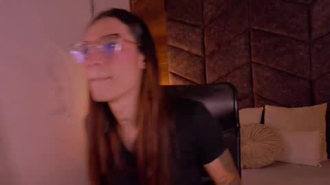 lauraagomezz__ online show from 11.10.25