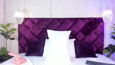 LauraCarther  online show from 12.17.25