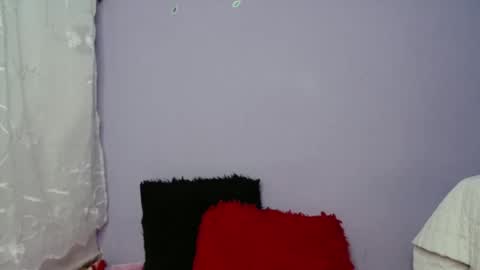 lauracb          online show from 01.01.25