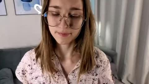 Snapshot of lauracollins__ chatting on 06.08.26 May online show from 06.08.26