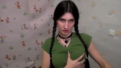 Laura online show from 11.22.25