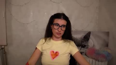 Snapshot of lauradre_ chatting on 05.29.26 Laura online show from 05.29.26