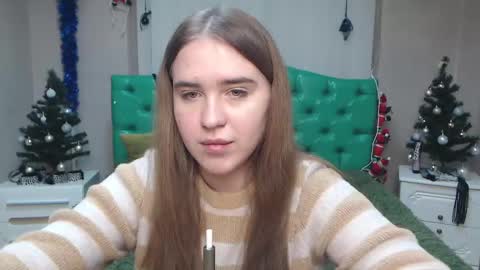 LauraHlot online show from 12.26.24