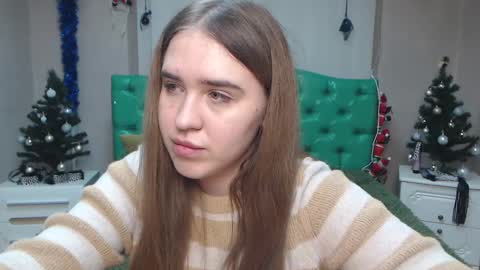 LauraHlot online show from 12.26.24