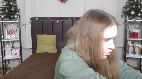 LauraHlot online show from 12.26.24
