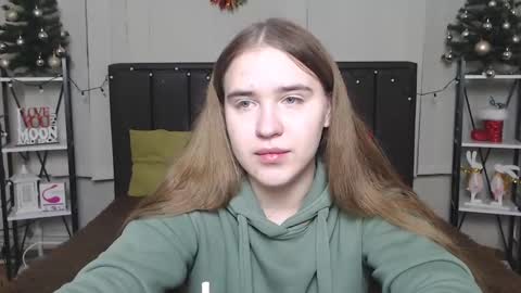 LauraHlot online show from 12.27.24