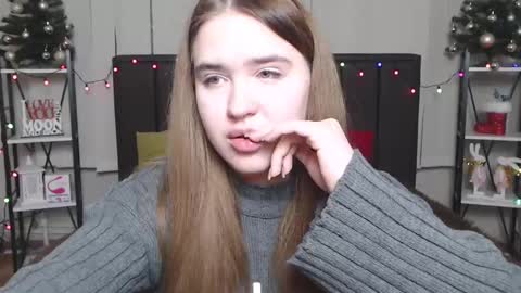LauraHlot online show from 12.28.24
