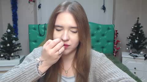 LauraHlot online show from 12.28.24