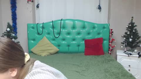 LauraHlot online show from 12.29.24