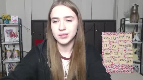 LauraHlot online show from 11.21.25