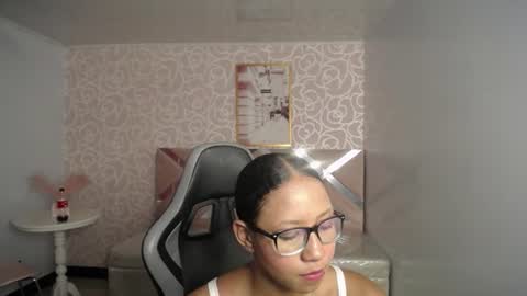 laurakail_ch online show from 06.25.26