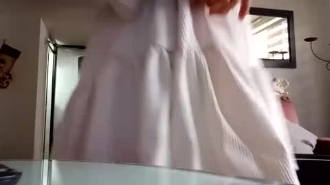 Laura online show from 12.10.24