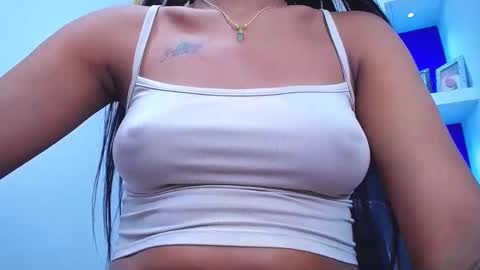 Snapshot of lauramossart chatting on 11.19.25 lauramossart online show from 11.19.25