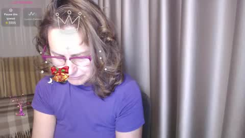 Lauraoven1 online show from 12.10.24