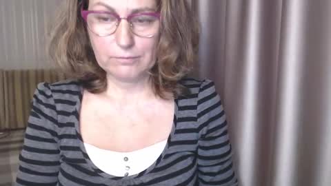 Lauraoven1 online show from 12.12.24