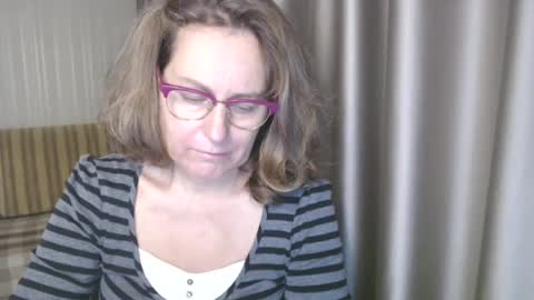 Lauraoven1 online show from 12.12.24