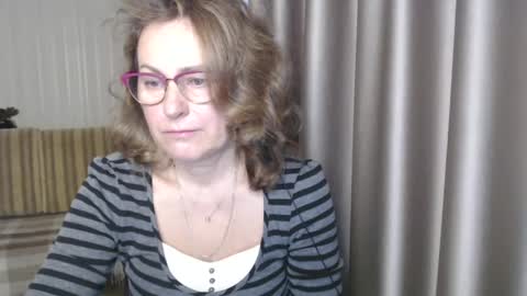 Lauraoven1 online show from 12.17.24