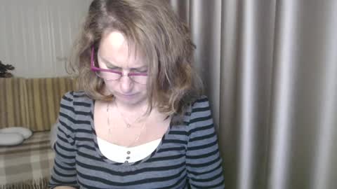 Lauraoven1 online show from 12.17.24