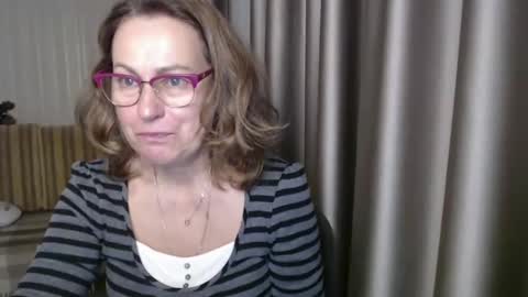 Lauraoven1 online show from 12.18.24