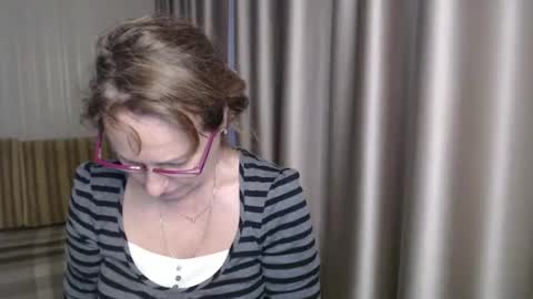 Lauraoven1 online show from 12.23.24