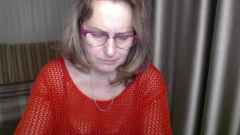 Lauraoven1 online show from 12.25.24