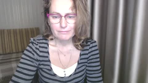 Lauraoven1 online show from 12.26.24