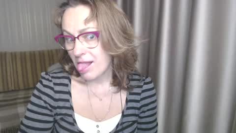 Lauraoven1 online show from 12.26.24