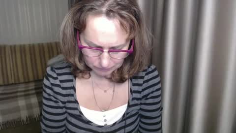Lauraoven1 online show from 12.26.24