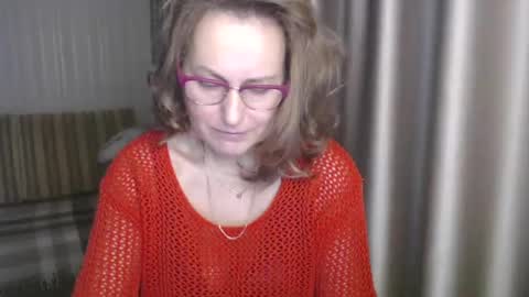 Lauraoven1 online show from 01.10.25