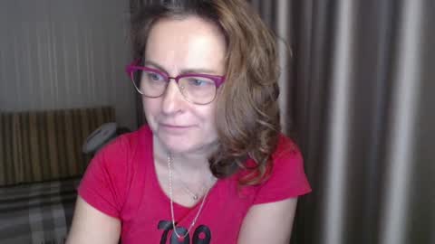 Lauraoven1 online show from 01.12.25