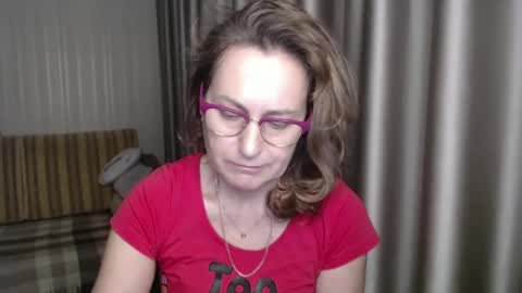Lauraoven1 online show from 01.12.25