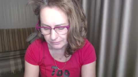 Lauraoven1 online show from 01.12.25