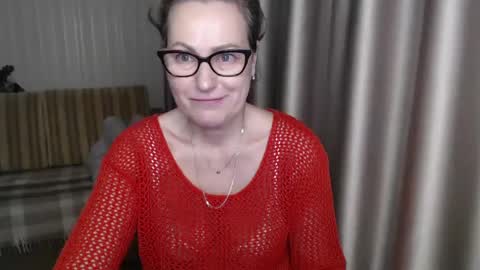 Lauraoven1 online show from 01.26.25