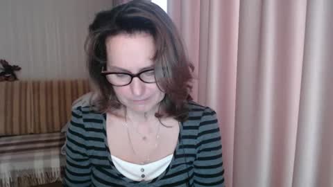 Lauraoven1 online show from 02.20.25
