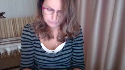 Snapshot of lauraoven1 chatting on 10.02.25 Lauraoven1 online show from 10.02.25