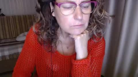 Snapshot of lauraoven1 chatting on 10.04.25 Lauraoven1 online show from 10.04.25