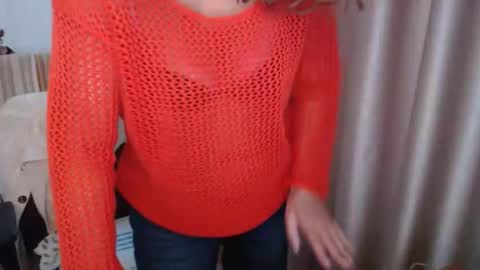 Snapshot of lauraoven1 chatting on 10.07.25 Lauraoven1 online show from 10.07.25