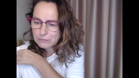 Snapshot of lauraoven1 chatting on 10.10.25 Lauraoven1 online show from 10.10.25