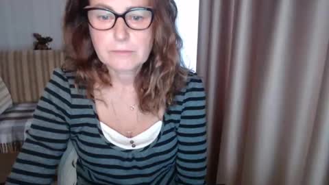 Snapshot of lauraoven1 chatting on 10.25.25 Lauraoven1 online show from 10.25.25