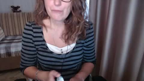 Snapshot of lauraoven1 chatting on 10.26.25 Lauraoven1 online show from 10.26.25