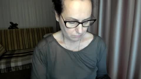 Lauraoven1 online show from 12.21.25