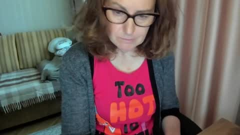 Snapshot of lauraoven1 chatting on 05.16.26 Lauraoven1 online show from 05.16.26