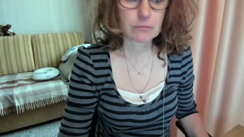 Snapshot of lauraoven1 chatting on 05.27.26 Lauraoven1 online show from 05.27.26