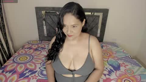 Snapshot of laurasofia01 chatting on 04.24.26 laurasofia01 online show from 04.24.26